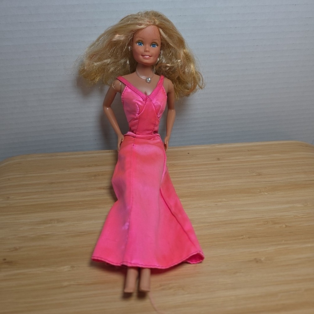 VTG 1977 Superstar Barbie Doll Jewelry Dress Shoes & Stand - Picture 11 of 11